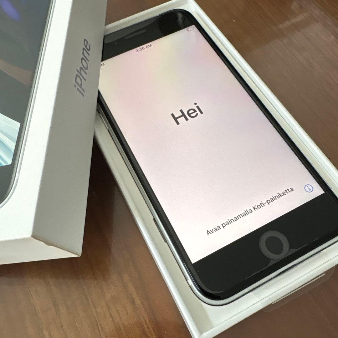 iPhoneSE 第二世代　64GB 新品、未使用　白