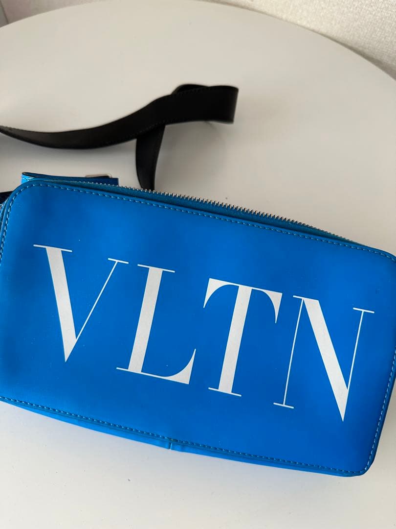 VLTN 青 ショルダーバッグ　ヴァレンティノ　ボディバッグ