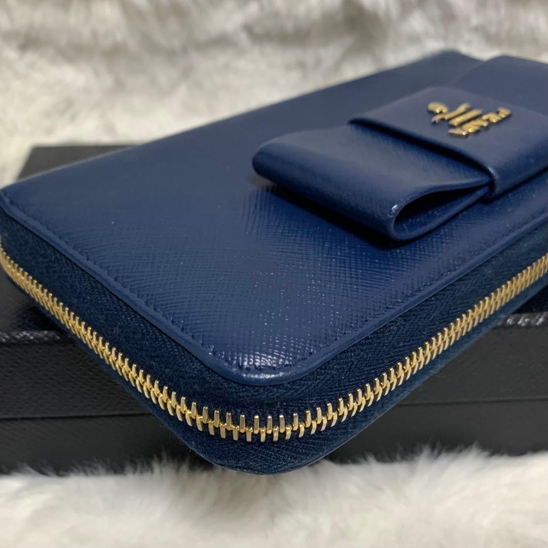 美品　PRADA 長財布　サフィアーノ　リボン　ラウンドジップ　ネイビー