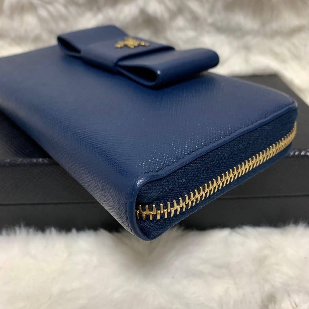 美品　PRADA 長財布　サフィアーノ　リボン　ラウンドジップ　ネイビー