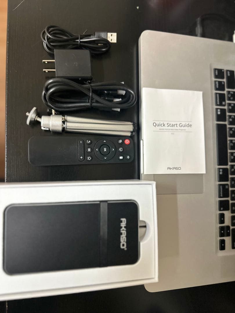 AKASO FOCUS mini video projector 本体