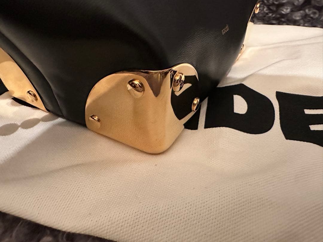 Sacai コーナーメタルクラッチ