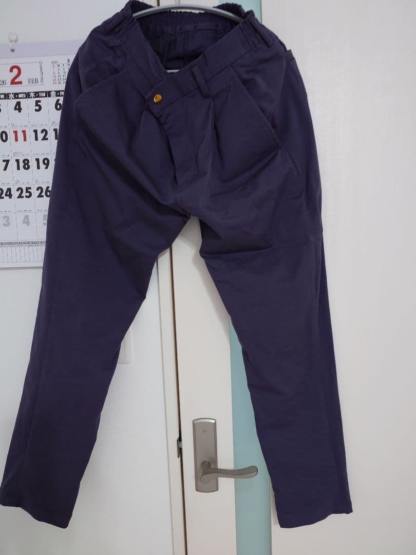 究極のグレーパンツ