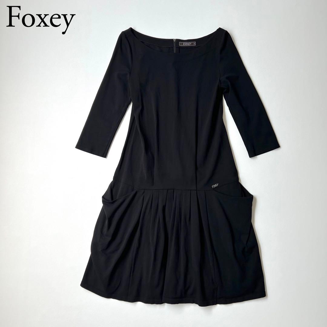 良品　Foxey フォクシー　ブラックドレス　ワンピース　ロゴプレート　40