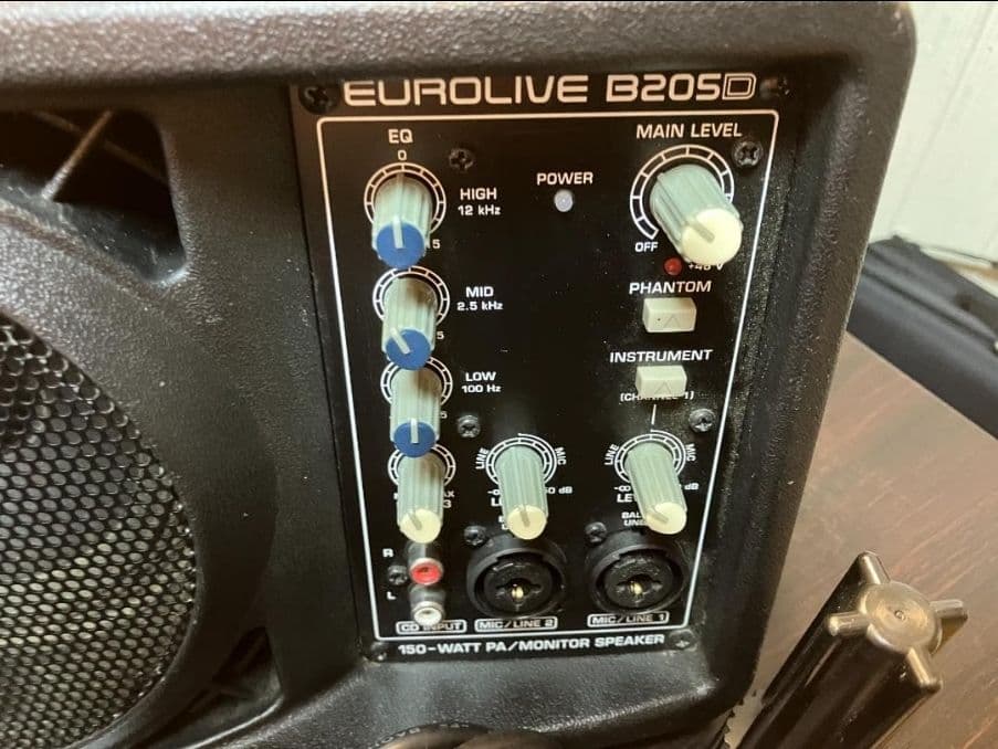 BEHRINGER EUROLIVE B205D 150W PAスピーカー