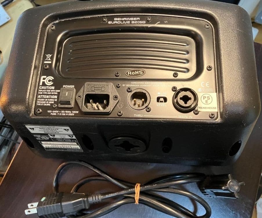 BEHRINGER EUROLIVE B205D 150W PAスピーカー