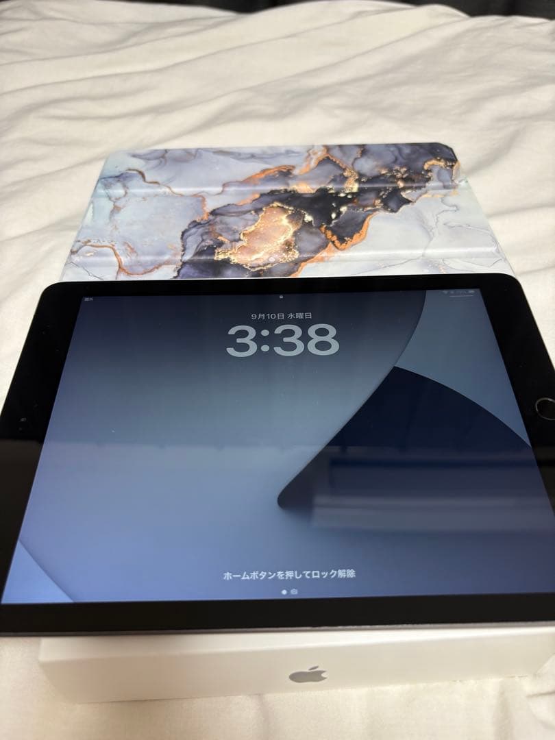 ☆iPad6第6世代128GB WIFIモデル ケース付き