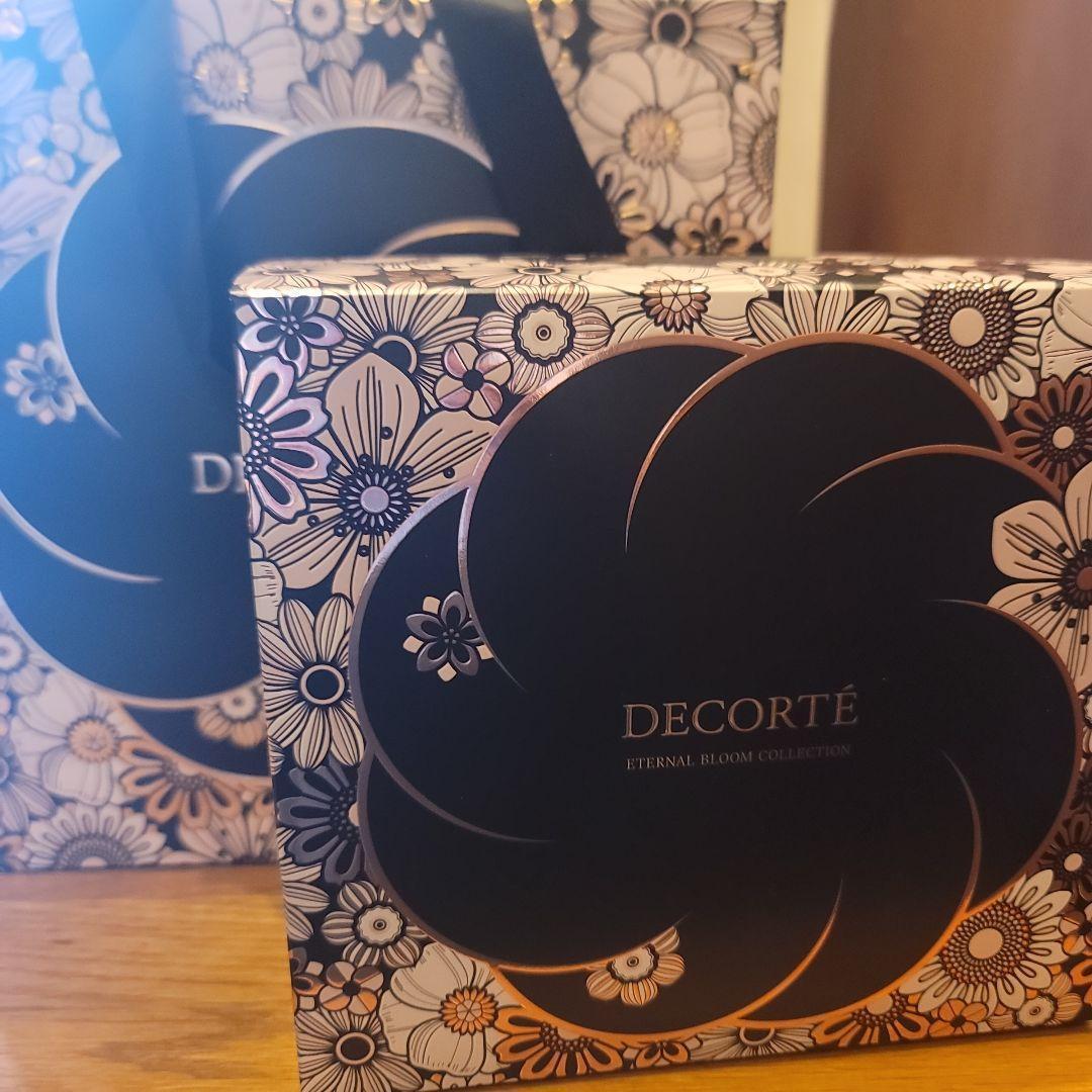 【新品】コスメデコルテ クリスマスコフレ2025 ショッパー付　DECORTE