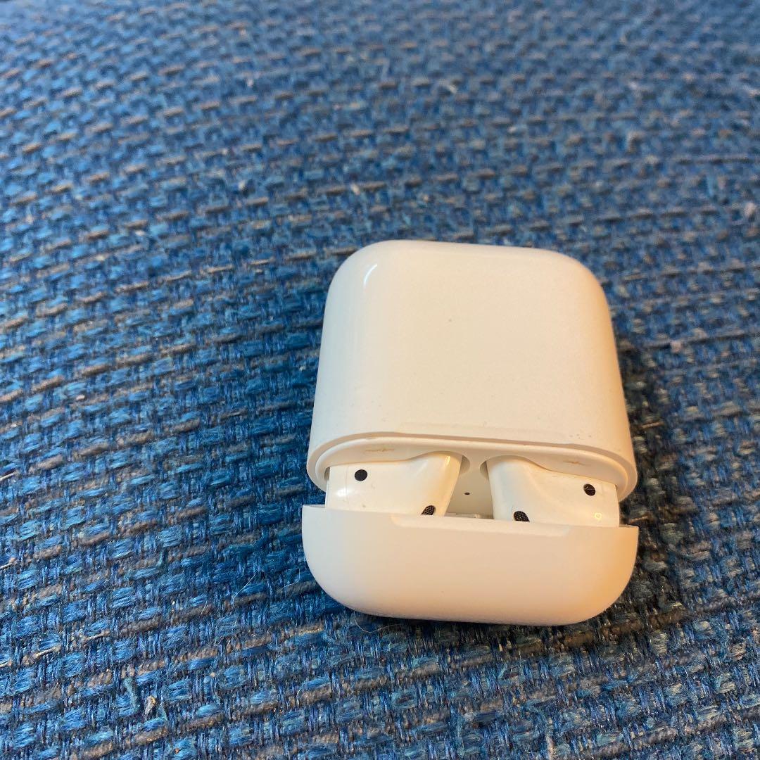 Apple AirPods ケース付き第2世代