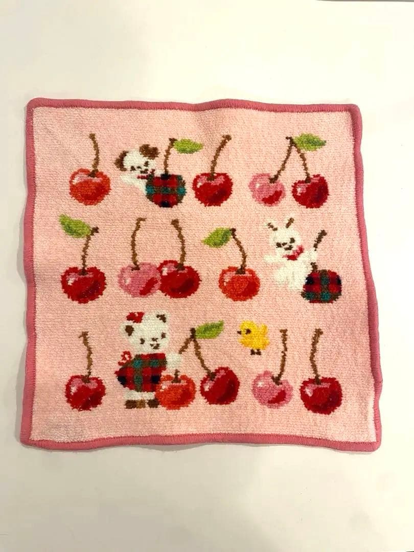 【匿名配送】familiar ファミリア　さくらんぼ　ハンカチ　シェニール織