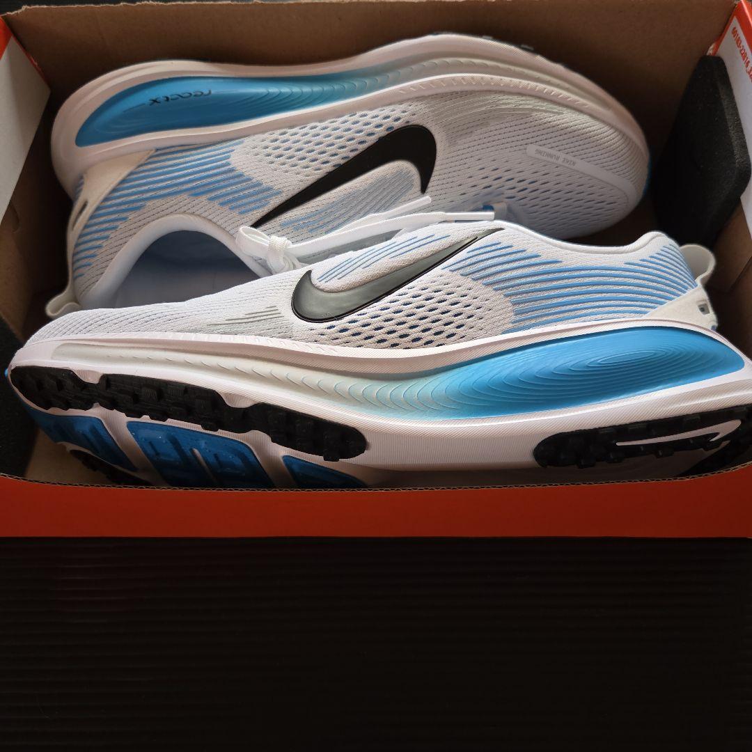 たまごアイス。未使用❗ナイキ VOMERO 18 (GS) 24cm