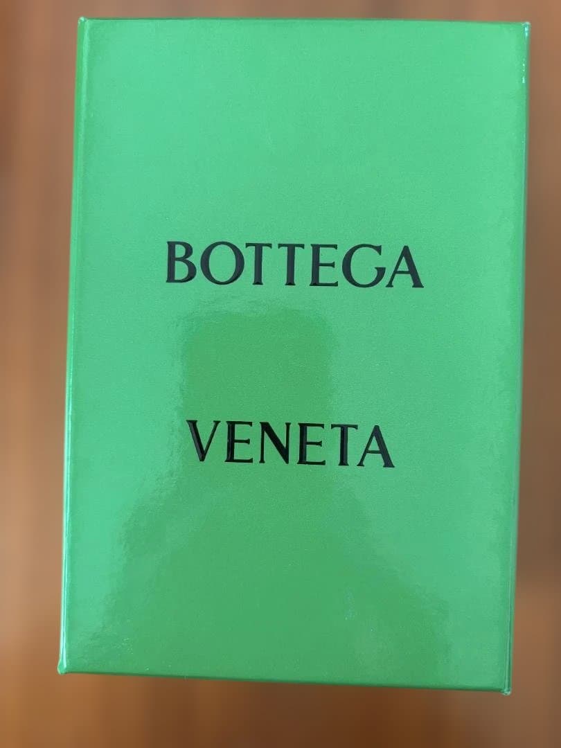 BOTTEGA VENETA (ボッテガヴェネタ) airpods ケース