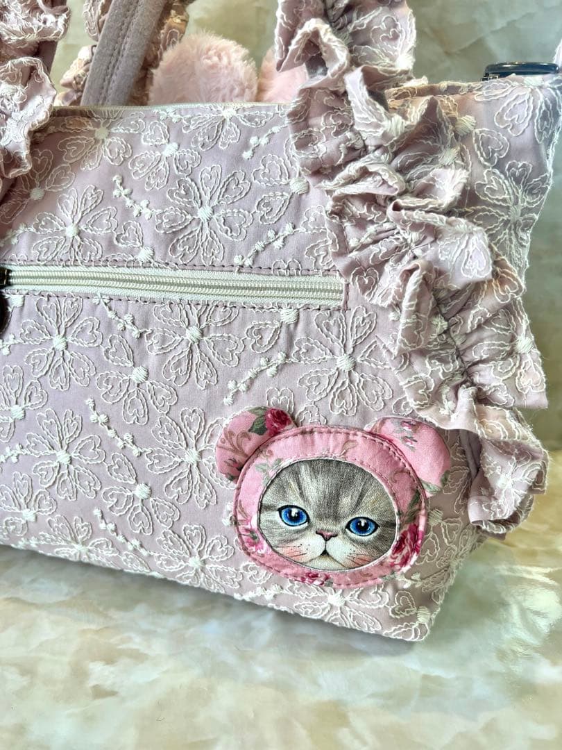 あ*き様 コヤンイサムチョン　ふんわりフリルのファスナーバッグ　刺繍生地