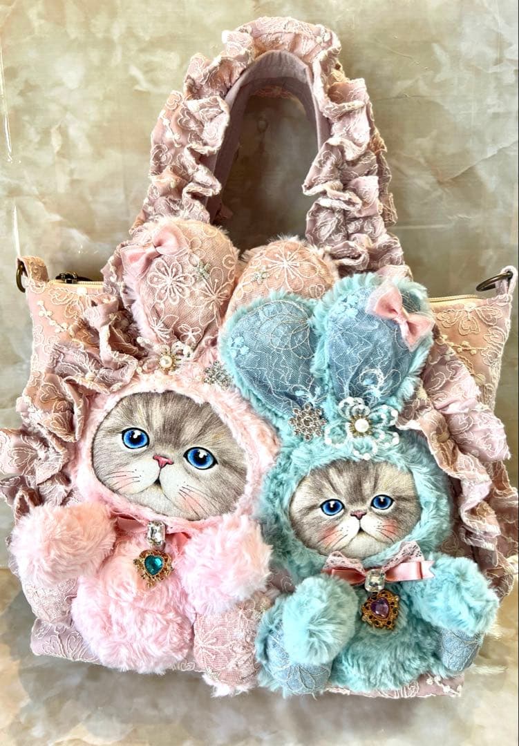 あ*き様 コヤンイサムチョン　ふんわりフリルのファスナーバッグ　刺繍生地