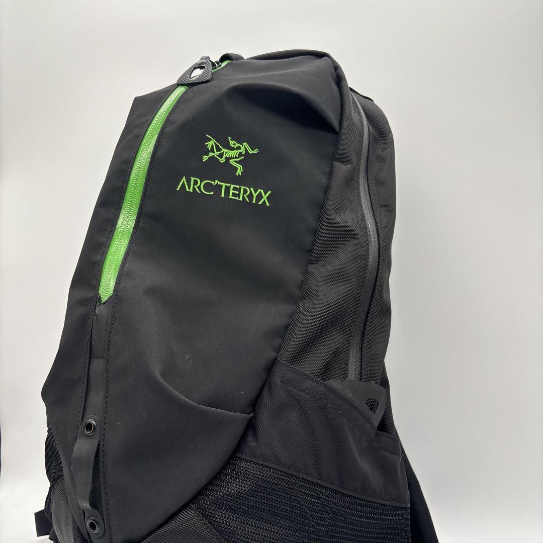 人気✴︎アークテリクス アロー 22 グリーン カナダ限定 廃盤　バックパック
