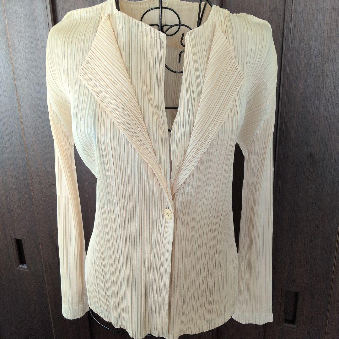 クリーム色 プリーツ テーラードジャケット