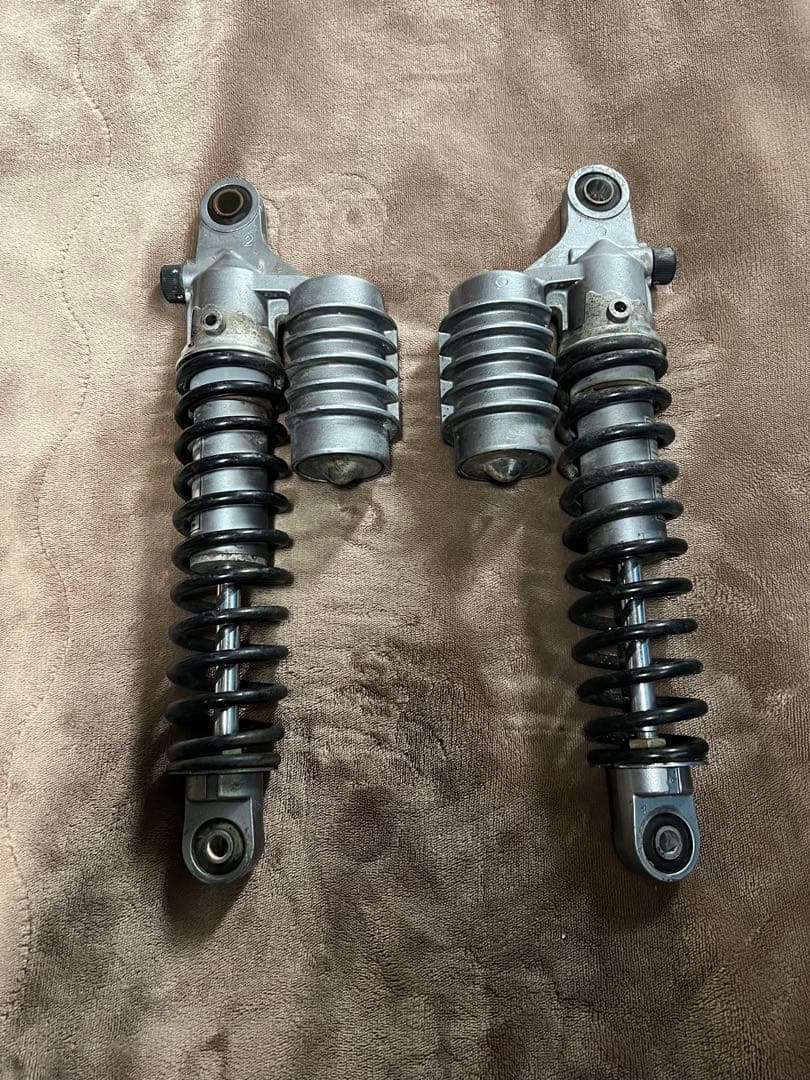 まさ✨プロフ必読✨即購入OK‼️ 純正リアサス　KYB