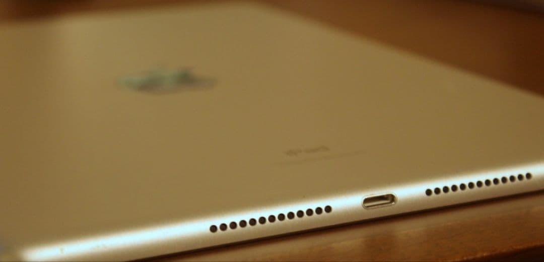 Apple iPad　第9世代 シルバー 本体・ライトニングケーブル付き