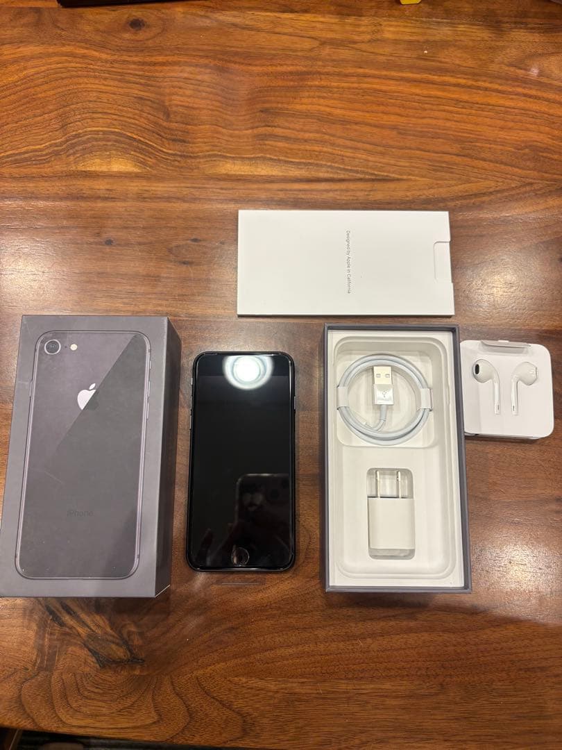 【新品】iPhone8 スペースグレイSIMフリー 純正イヤホン・充電器付き