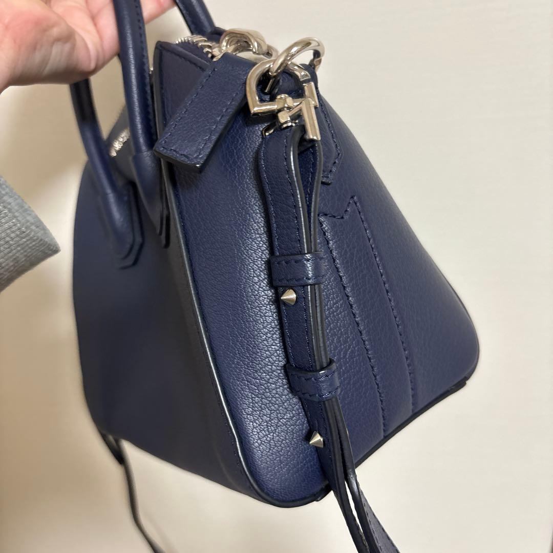 ジバンシイ　アンティゴナミニ