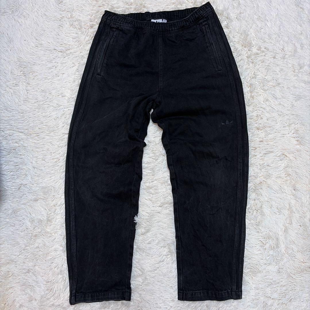 アディダスオリジナルス ロゴ刺繍 イージー ワイドデニム ブラック