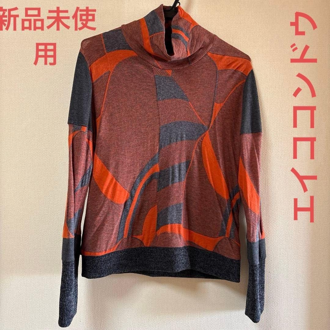 【新品未使用】✨エイココンドウ✨黒とグレー混合地にオレンジやの柄のトップス❣️