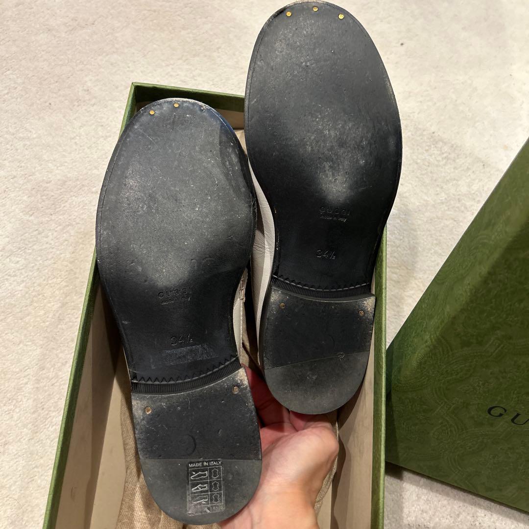 GUCCI ホワイト ローファー ゴールドロゴ