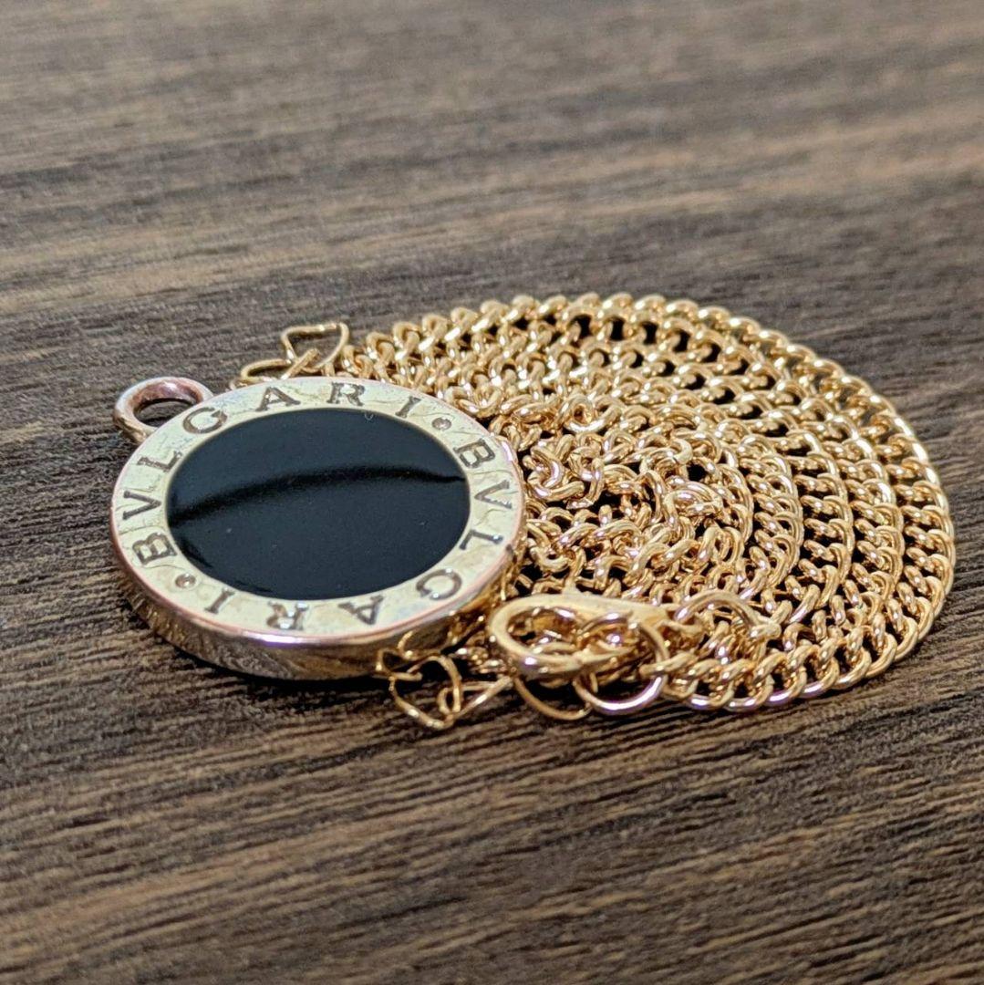 BVLGARI　両面刻印 ビッグロゴ チャーム　ブラック×ゴールド　ネックレス付