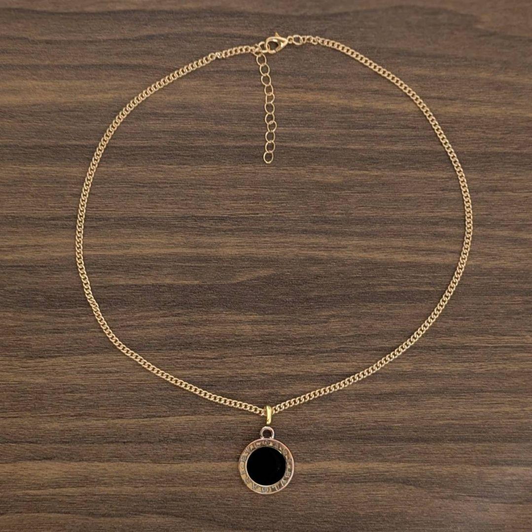 BVLGARI　両面刻印 ビッグロゴ チャーム　ブラック×ゴールド　ネックレス付