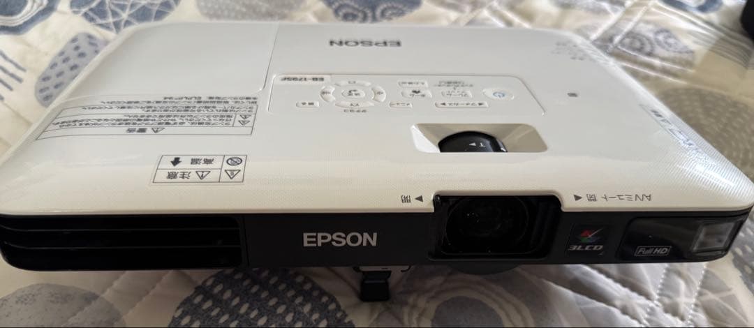 EPSON EB-1795F フルHD 3200lmプロジェクター本体