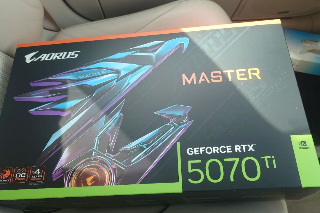 AORUS MASTER GeForce RTX 5070 Ti 本体