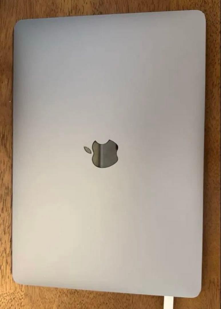 MacBook 2016 8GB,1TBシルバー 本体 凹みあり 電源不良