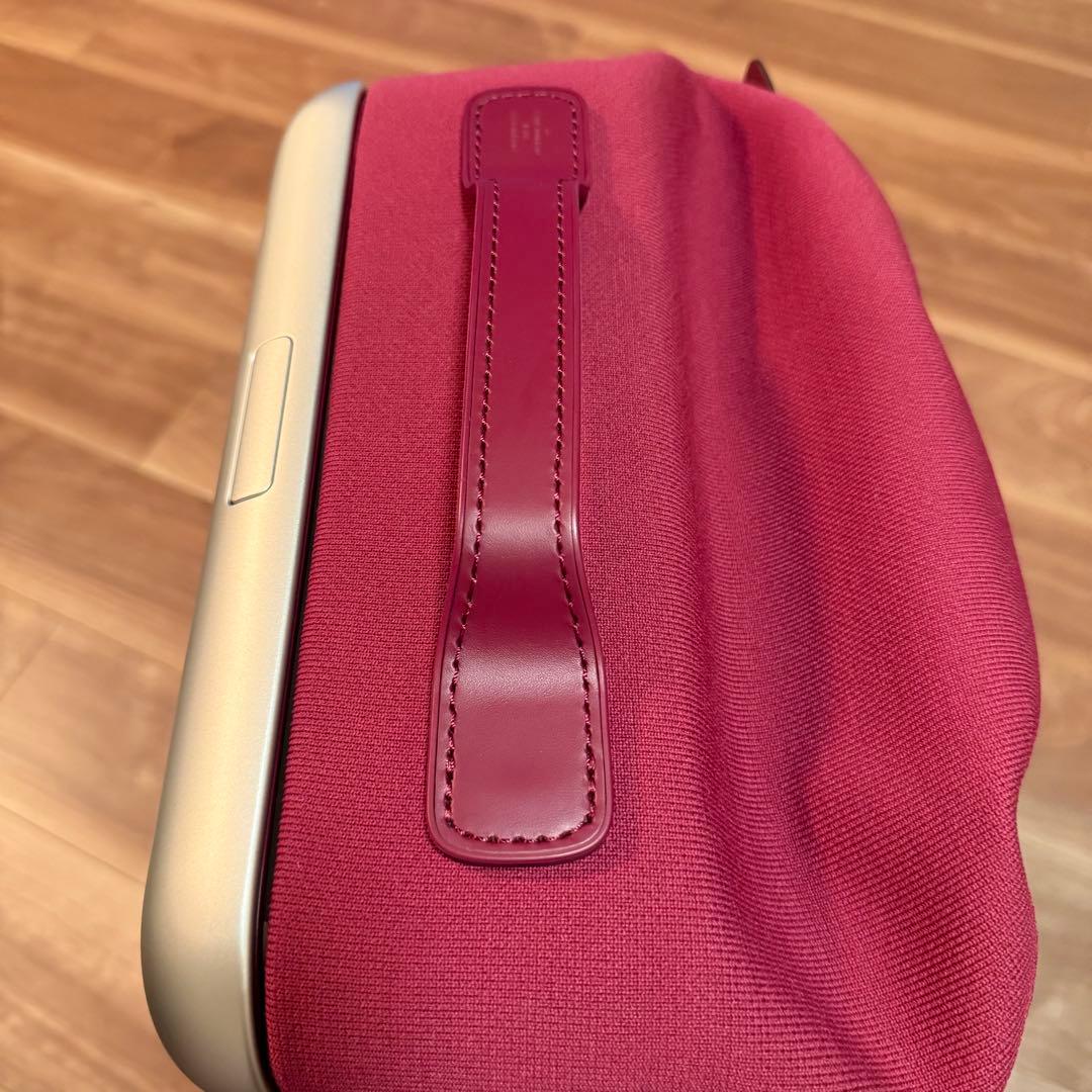 赤いモノグラムデザインボストンバッグ