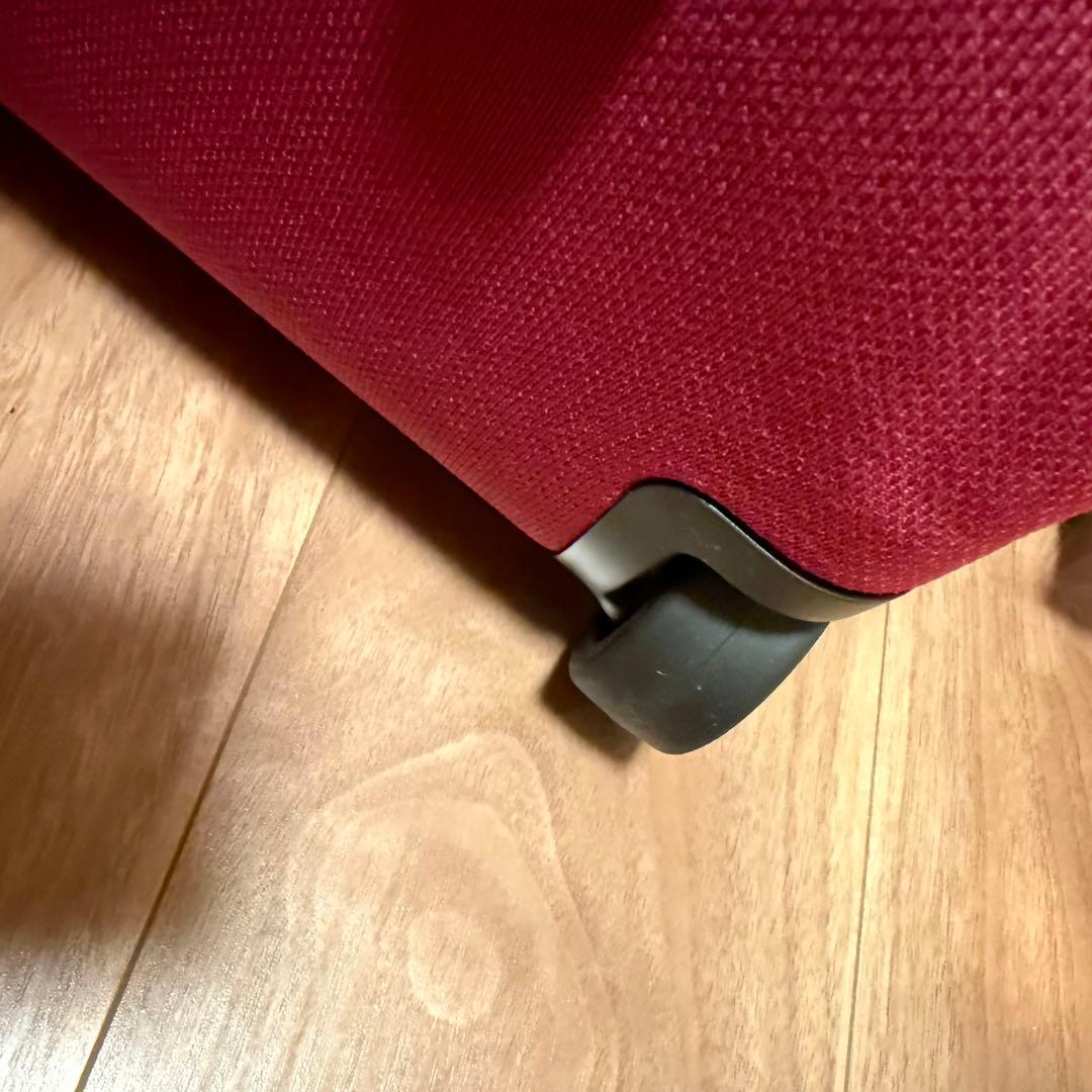 赤いモノグラムデザインボストンバッグ