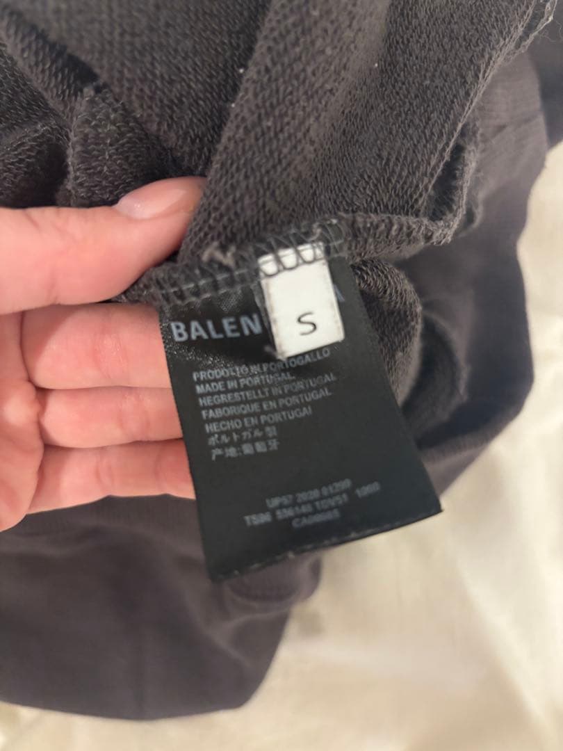 バレンシアガ　パーカー