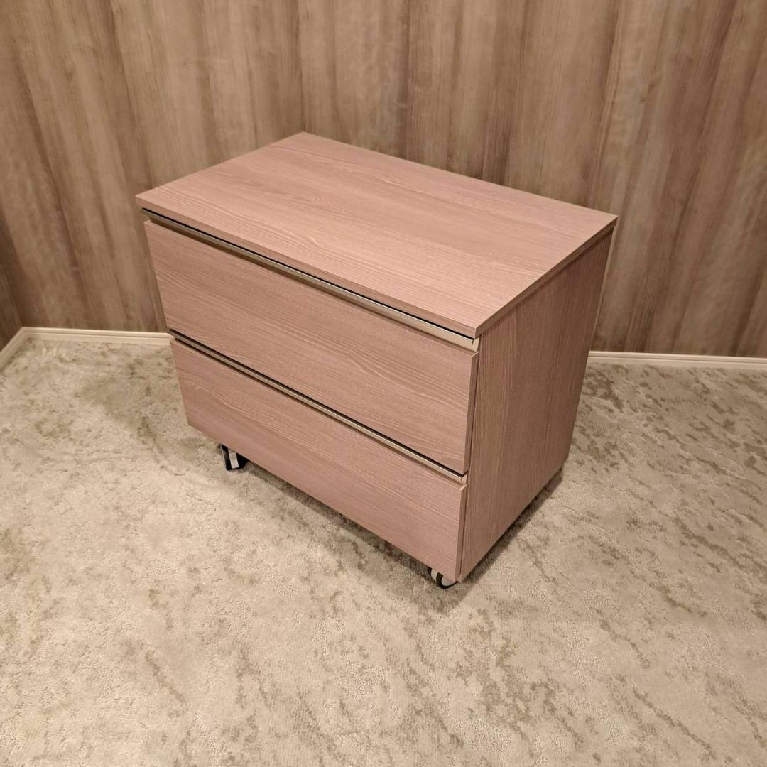 モデルルーム展示品 キャスター付き 木製チェスト ２段