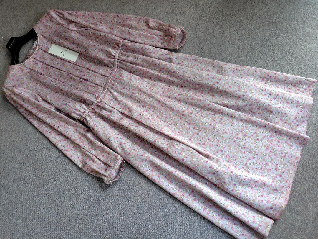 新品　 AMACAアマカ　優しいピンクの花柄ワンピース　38　ドレス44000円