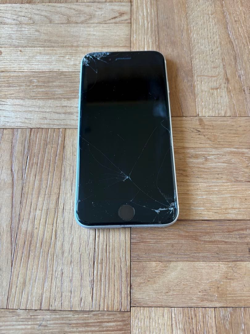 iPhone SE 第2世代ホワイト 画面ひび割れあり