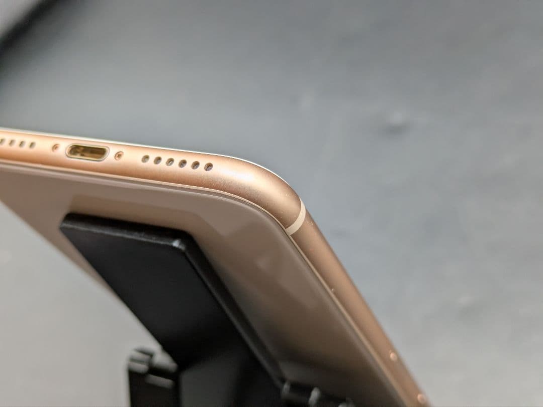 Apple iPhone 8 本体 64GB ゴールド