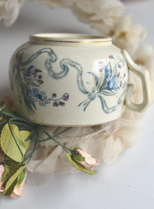 美品クレイユモントロー　可愛いリボンと勿忘草のカップ　フランスアンティーク