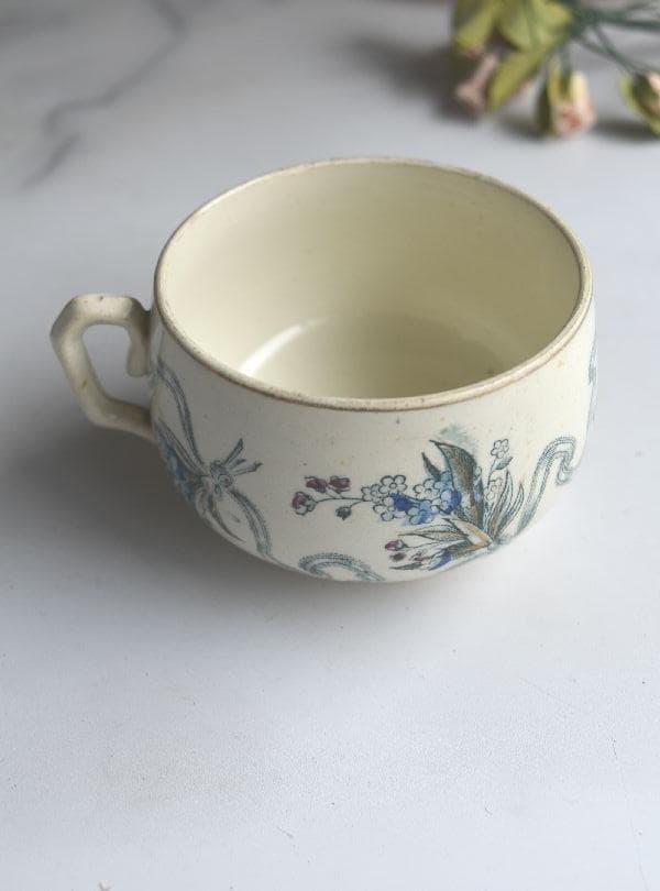 美品クレイユモントロー　可愛いリボンと勿忘草のカップ　フランスアンティーク