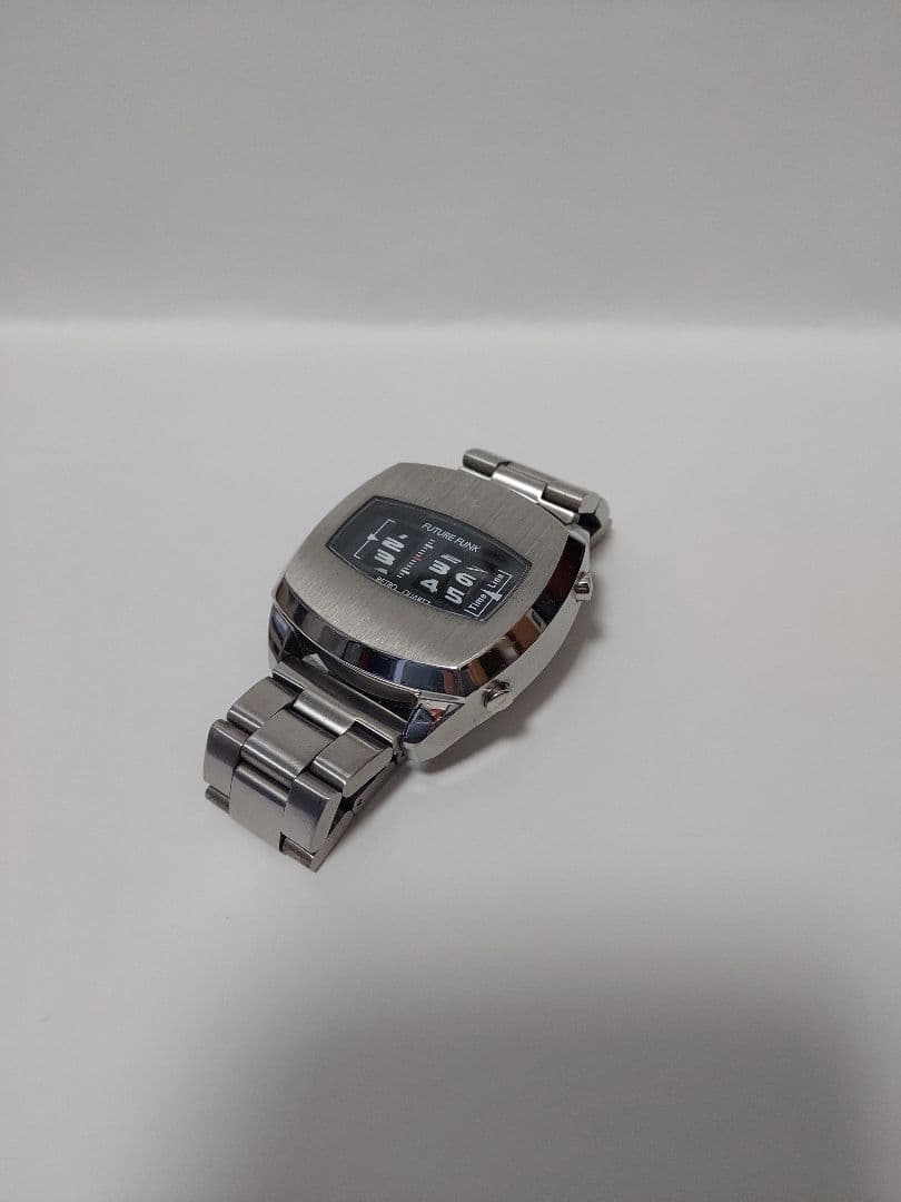 FUTURE FUNK RETRO QUARTZ 腕時計