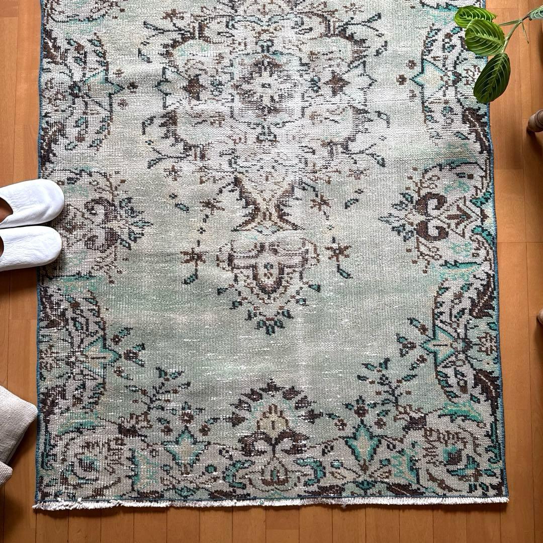 107×194淡いエメラルドグリーン×ブラウン　シャビー　トルコヴィンテージラグ