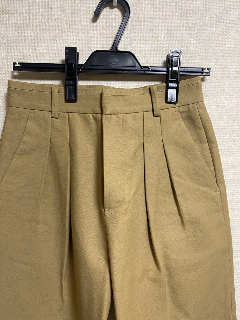 ヨンファ　チノパン