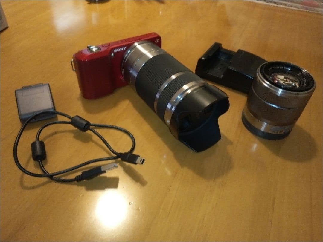 Sony NEX-3 レッド 望遠レンズ付き 18-200mm