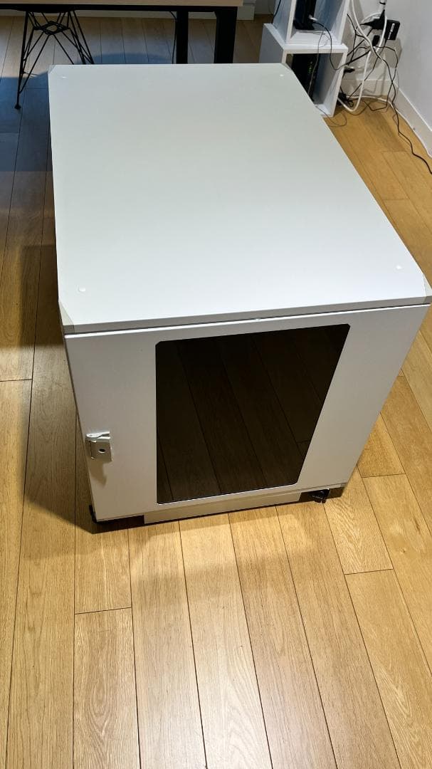 東京　直接引取　静音サーバーラック「W600×H669×D1,000」