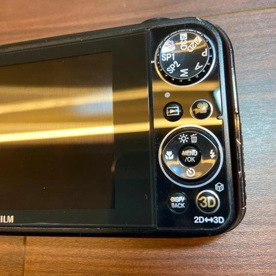 富士フィルム FinePix リアル 3D W3デジタルカメラ 4925