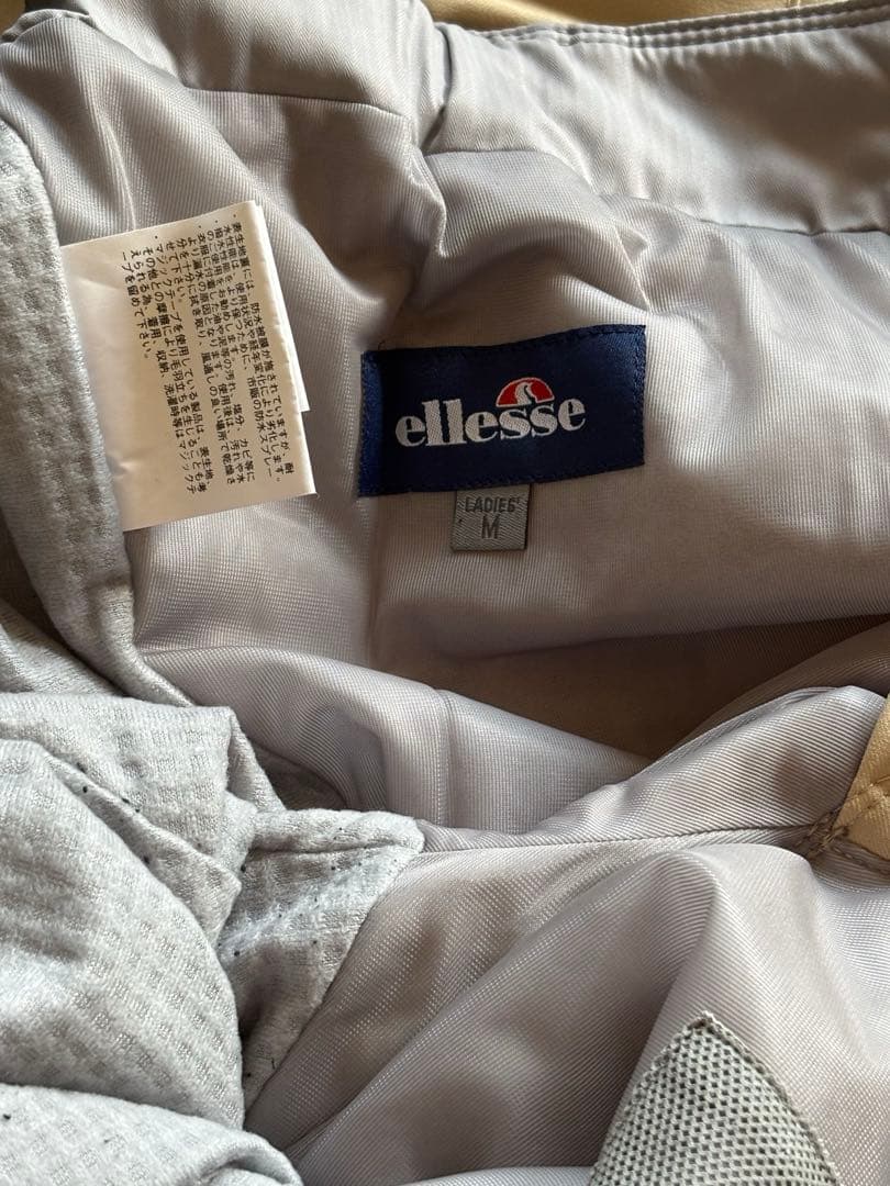 スキーウェア(女性用) フード付き淡い黄色