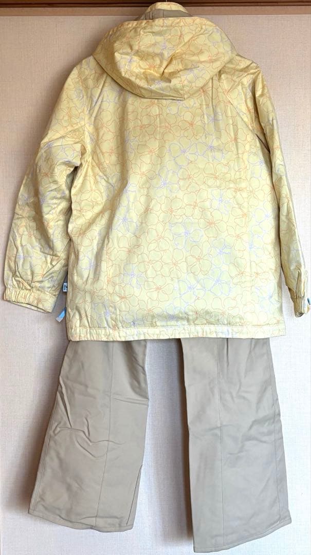 スキーウェア(女性用) フード付き淡い黄色