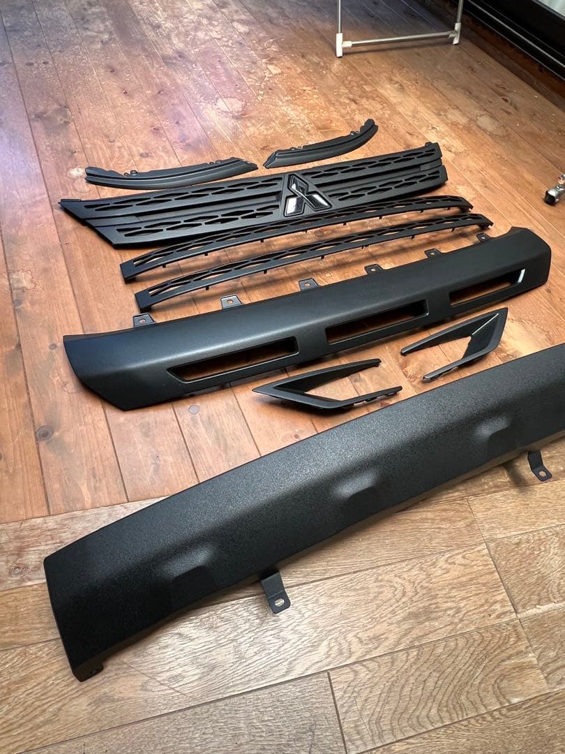 新型デリカD5 フロント、リアフルセット。チッピング塗装品